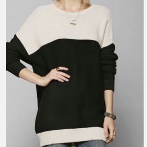 🖤🤍BDG Oversized Woven Black and Cream Sweater